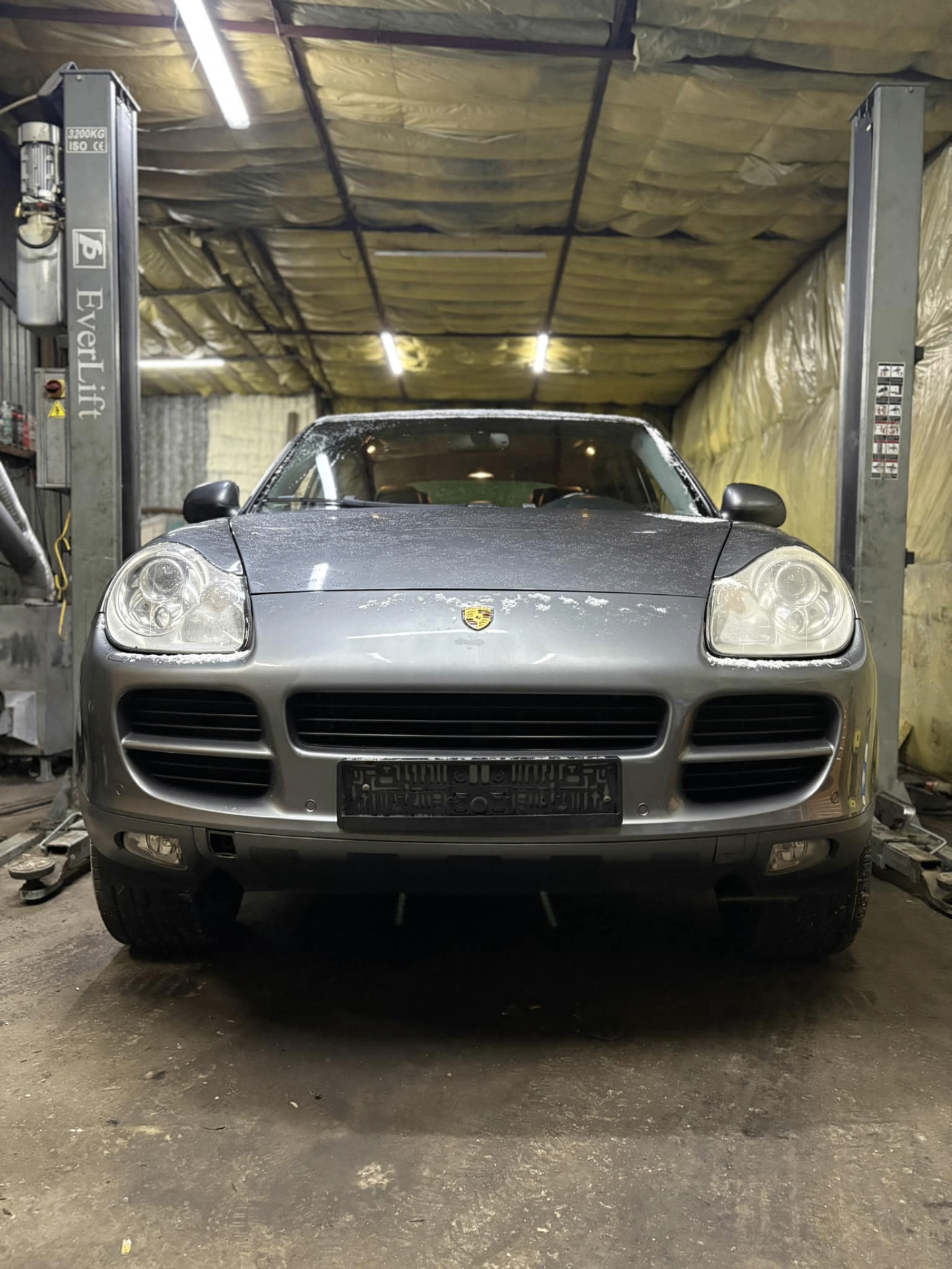 Porsche Cayenne na podnośniku - Fast Garage Płock