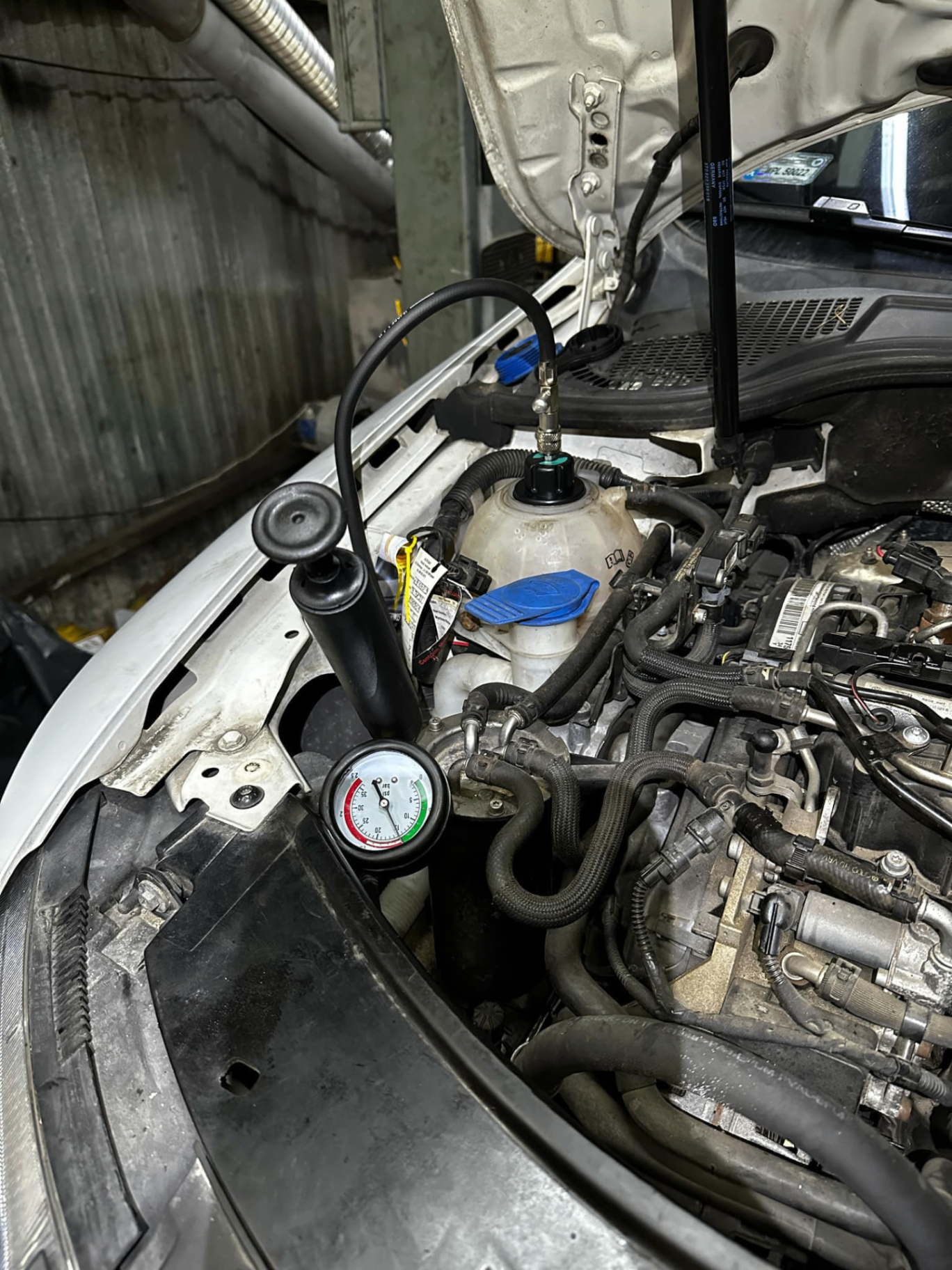 Test ciśnieniowy układu chłodzenia - Fast Garage Płock